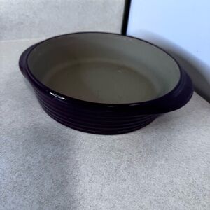 Pampered Chef Round Baking Dish glazed cranberry exterior